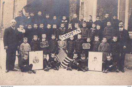 OPHAIN :( Braine L'alleud ) : carte photo 1916  : classe avec Mr Paesmans  (  vois scans ) hommage USA