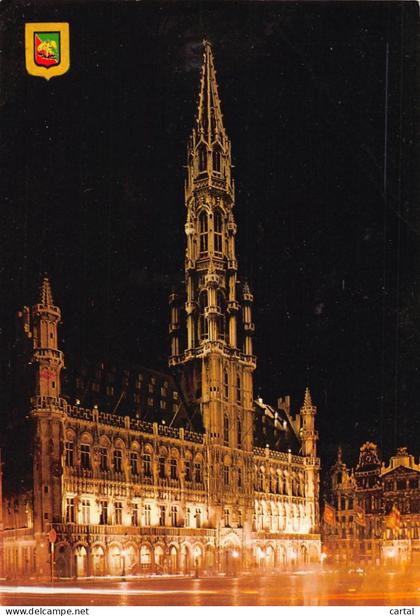 CPM - BRUXELLES - Hôtel de Ville la nuit