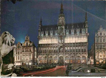 Belgique - Bruxelles - Brussel - Grand place - la maison du roi la nuit - Automobiles - Carte Dentelée - CPM - Etat pli