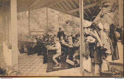 BRUXELLES  = ECOLE MOYENNE ET SECTION D'ATHENEE DE L'ETAT = CLASSES D'EDUCATION EN PLAIN AIR