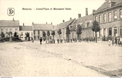CPA Messines Mesen Westflandern, Grand’Place, Monument Deleu