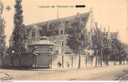 België - KORTRIJK - 't klooster der picpussen van Kortrijk
