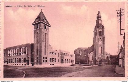 Leuze-en-Hainaut - Hôtel de ville et l'église