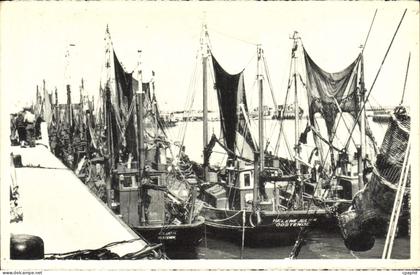 CPA Ostende Le Dock Montgomery Bateaux