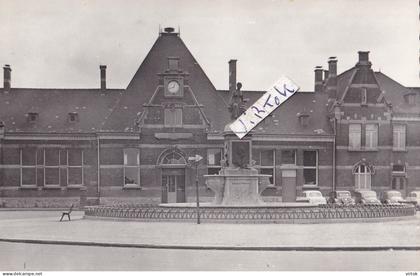 Vilvoorde :  station - gare             old cars