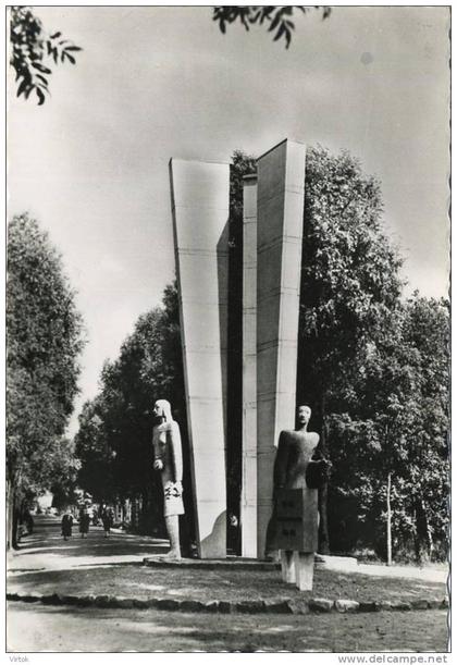 Turnhout :  monument voor de gevallen weerstanders  ( groot formaat )