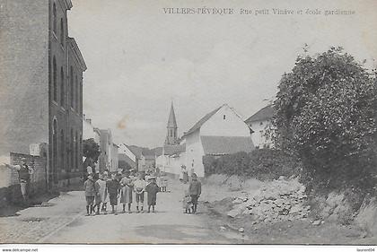 AWANS. VILLERS L'EVEQUE. RUE PETIT VINAVE ET ECOLE GARDIENNE.TRES BELLE ANIMATION