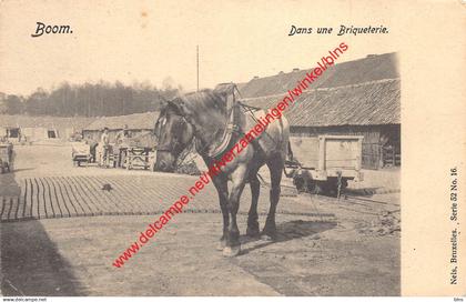 Dans une Briqueterie - Boom