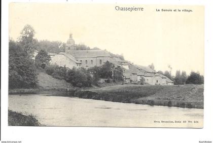 Chassepierre - La Semois et le village.