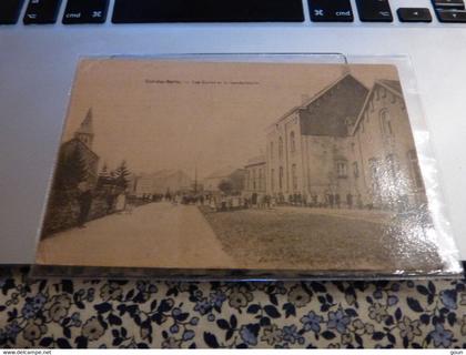 Cpa Cul-des-Sarts Les écoles et la gendarmerie