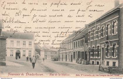 BELGIQUE - Denderleeuw - Souvenir - Rue de la station - bâtiment - Estaminet - animé - 1906 - Carte postale  ancienne