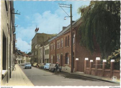 Denderleeuw - Rodenbach straat - & old cars, bicycle