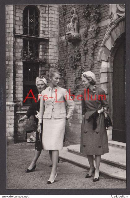 Postcard / ROYALTY / Belgium / Belgique / België / Prinses Paola / Princesse Paola / Kasteel van Groot-Bijgaarden / 1961