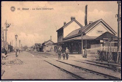 +++ CPA - DOUR - La Gare - Intérieur   //