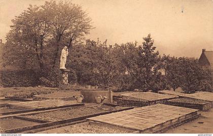 Belgique - ESTAIMPUIS (Hainaut) Pensionnat St. J. B. de la Salle - Un coin du jardin