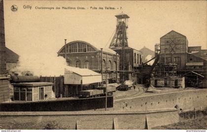 CPA Gilly Charleroi Wallonien Hennegau, Bergbaugebäude, Förderturm, Eisenbahnwagen, Gilly