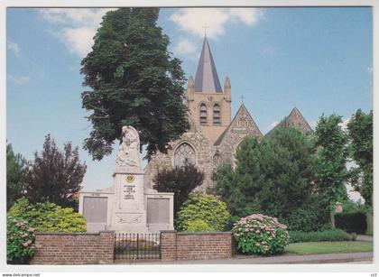 Nieuwkerke  Heuvelland   Kerk en Monument der Gesneuvelden
