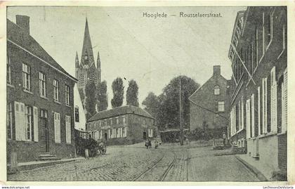 [-40%] BELGIQUE - Hooglede - Rousselaerstraat - rail - église - rue - Village - animé - Carte postale ancienne