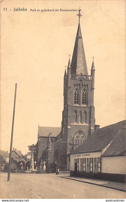 België - JABBEKE (W. Vl.) Kerk en gedenkzuil der Gesneuvelden