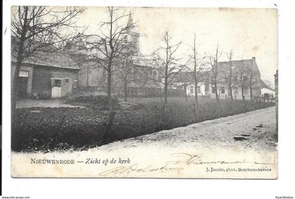 Nieuwenrode - Zicht op de kerk.
