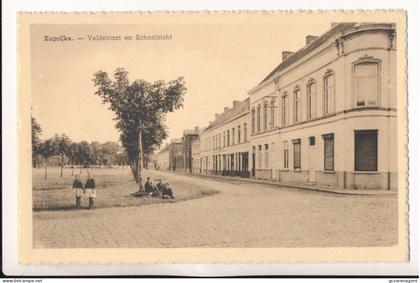 KAPRIJKE    VELDSTRAAT EN SCHOOLZICHT
