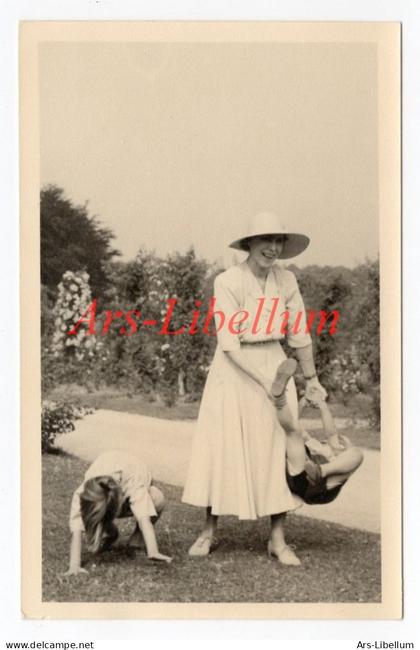 Postcard / ROYALTY / Belgique / België / Reine Elisabeth / Koningin Elisabeth / Laeken / Château du Stuyvenberg / jardin