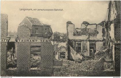 Langemark mit zerschossenem Bahnhof