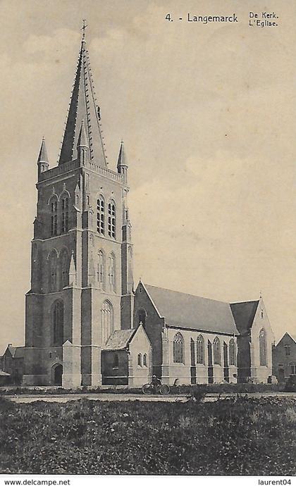LANGEMARK-POELKAPELLE. LANGEMARCK. DE KERK. ANIMATION AVEC CYCLISTE