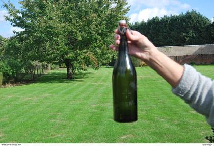 LASNE. BRASSERIE. FERNAND MATHY. ANCIENNE BOUTEILLE DE BIERE.