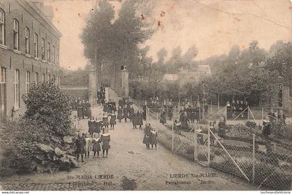 BELGIQUE - Ste Maria Lierde - Kostschool - Hof - Pensionnat - Jardin - Enfant - Cour - Animé - Carte postale ancienne