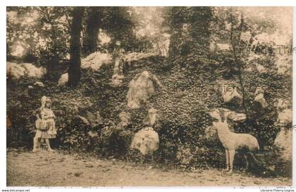 CPA Montigny le Tilleul   Chateau  Le Loup et le Chaperon Rouge (enrochement)
