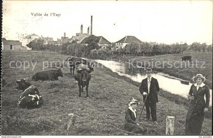 Vallee de l Yser Dorf Partie am Bach Viehweide Kuehe
