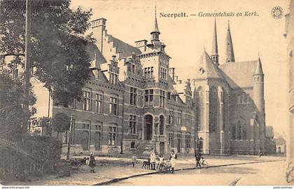 België - NEERPELT (Limb.) Gemeentehuis en Kerk