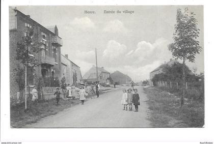 Heure - Entrée du village.