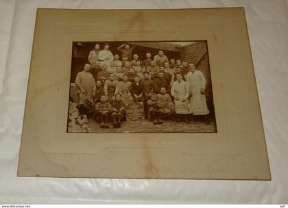 ANCIENNE PHOTO LE PERSONNEL DE LA MAISON BELLEMANS & FILS, FONDERIE DE BRONZES, A LOCALISER, PALISEUL OU ALENTOUR ?