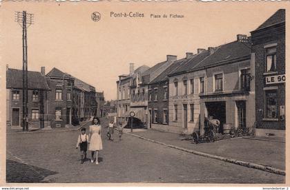 Pont à Celles - Place des Fichaux