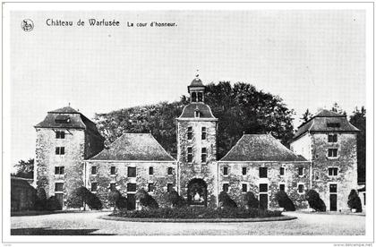 Château de WARFUSEE - La cour d'honneur