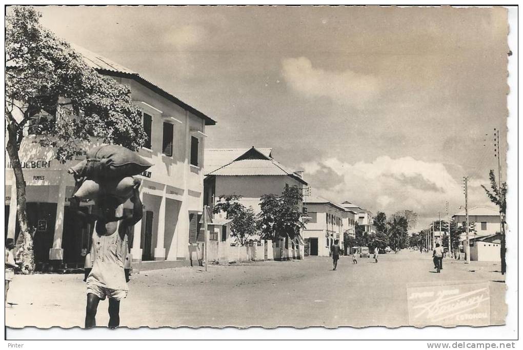 BENIN - COTONOU - Une rue
