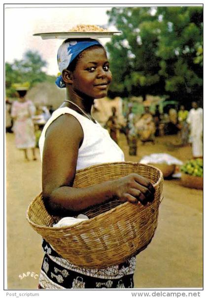 Afrique - Bénin -    Vendeuse d'Abôkoun