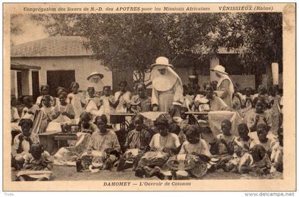 DAHOMEY BENIN L'OUVROIR DE COTONOU MACHINE A COUDRE