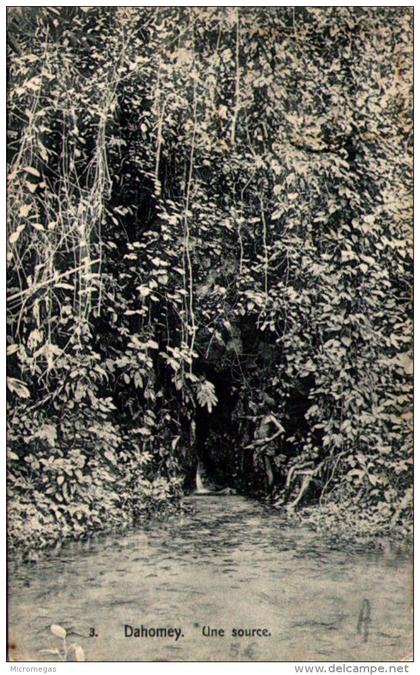 DAHOMEY - Une Source