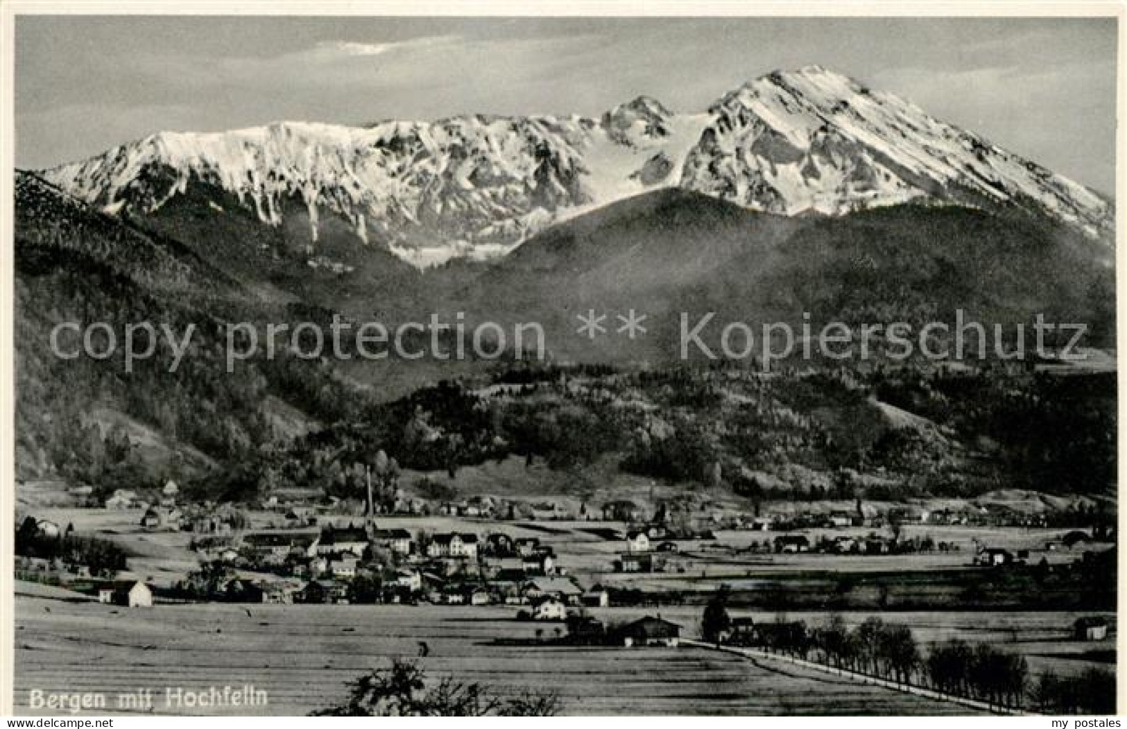 Bergen Chiemgau Gesamtansicht mit Hochfelln Chiemgauer Alpen
