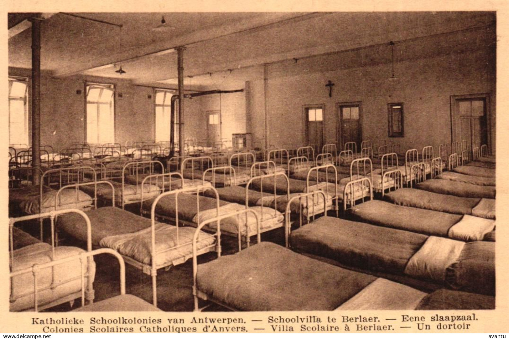 BERLAAR / SCHOOLKOLONIE  / SLAAPZAAL