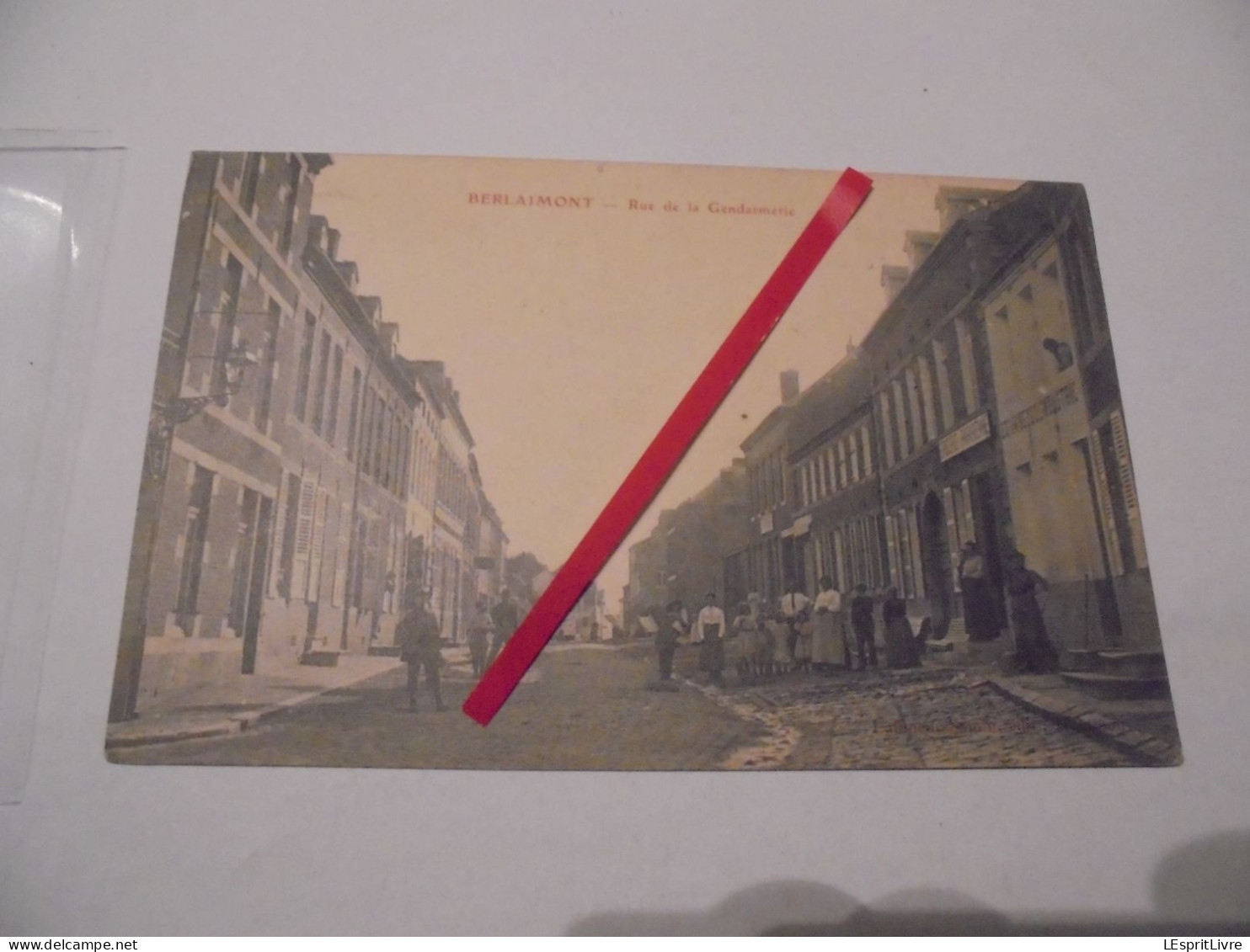 BERLAIMONT Rue de la Gendarmerie Animée  Carte Postale