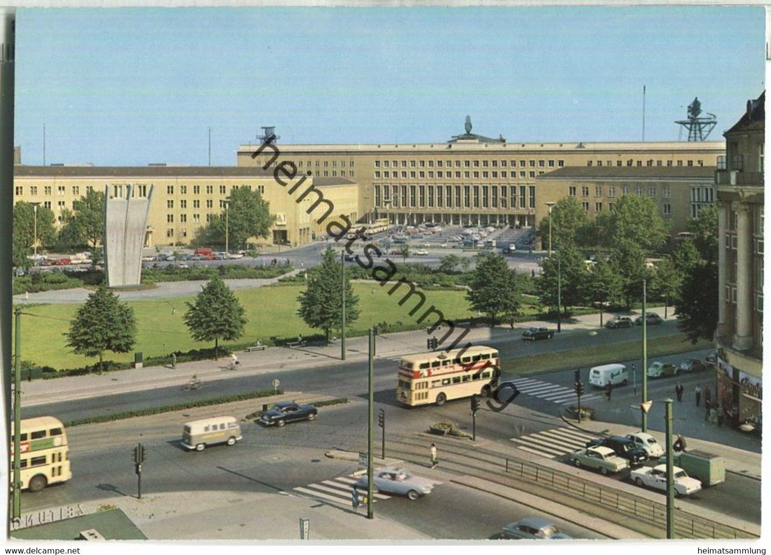 Berlin - Tempelhof - Platz der Luftbrücke - BVG Bus - Hans Andres Verlag Berlin