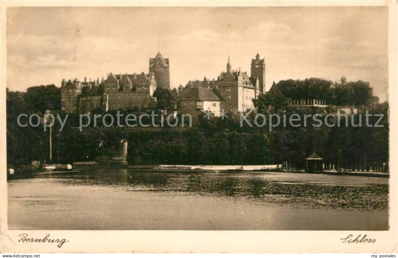 Bernburg Saale Blick ueber die Saale zum Schloss