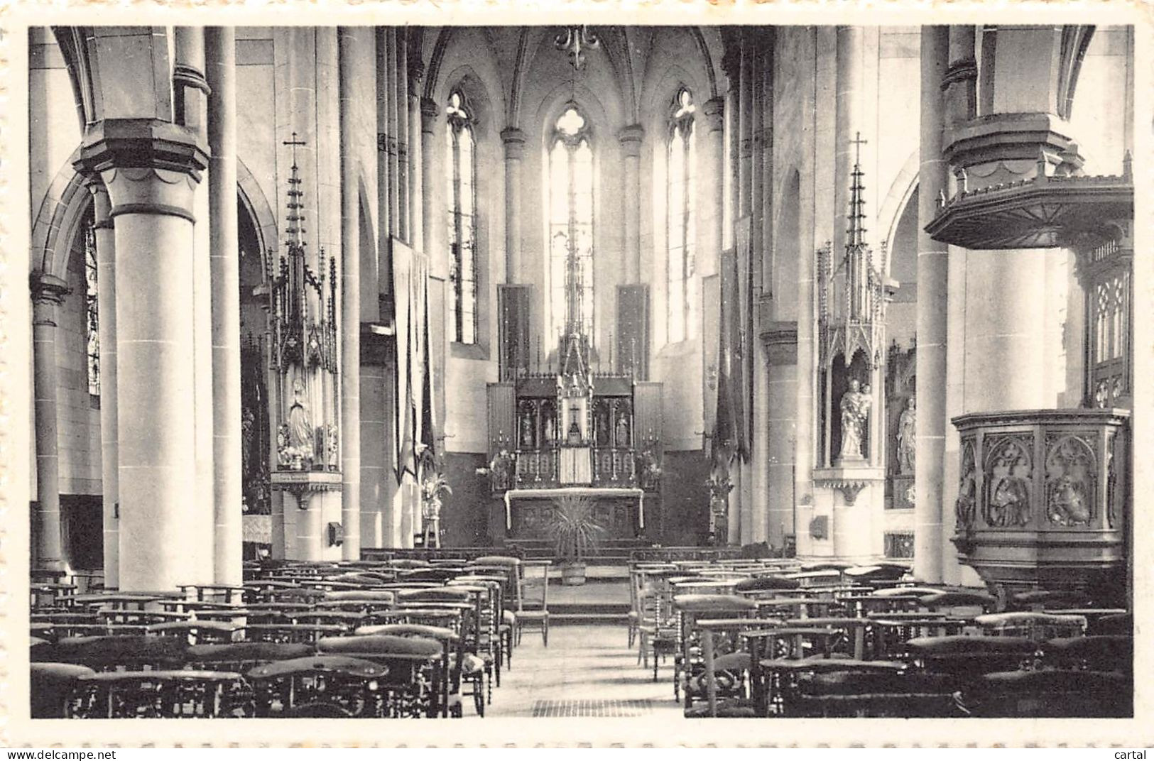 BERNISSART - L'intérieur de l'Eglise.