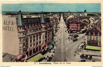 LUXEMBOURG - Place de la Gare - Alfa Hotel - Heembeekoise - animé - colorisé - voiture - Carte postale