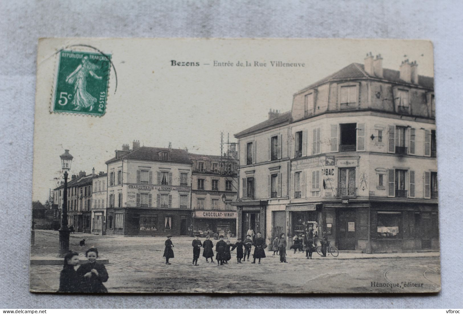 Bezons, entrée de la rue Villeneuve, Val d'Oise 95