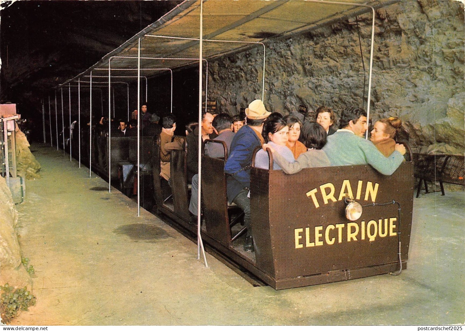 BF2214 les grottes des lacave quercy train france